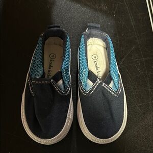 Toddler shoes size 4